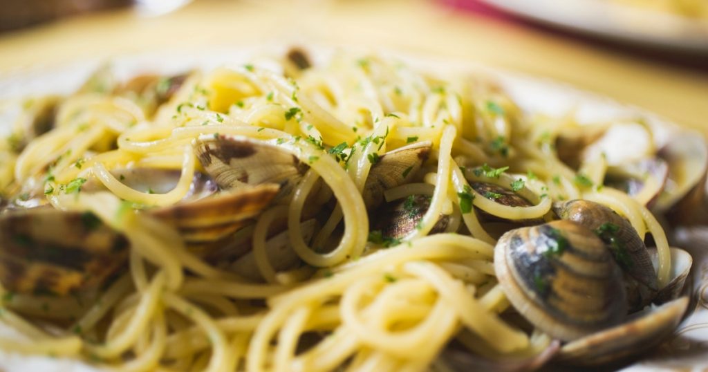 Spaghetti con le vongole - Agriturismo con Piscina Maremma Toscana Il Maestrale – Viaggio Enogastronomico